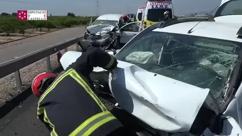 Fallece una mujer tras chocar su vehículo contra otro turismo en la N-340 Fallece una mujer tras chocar su vehículo contra otro turismo en la N-340