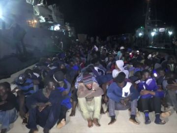 Salvini viaja a Libia mientras 300 inmigrantes esperan a que se les asigne puerto