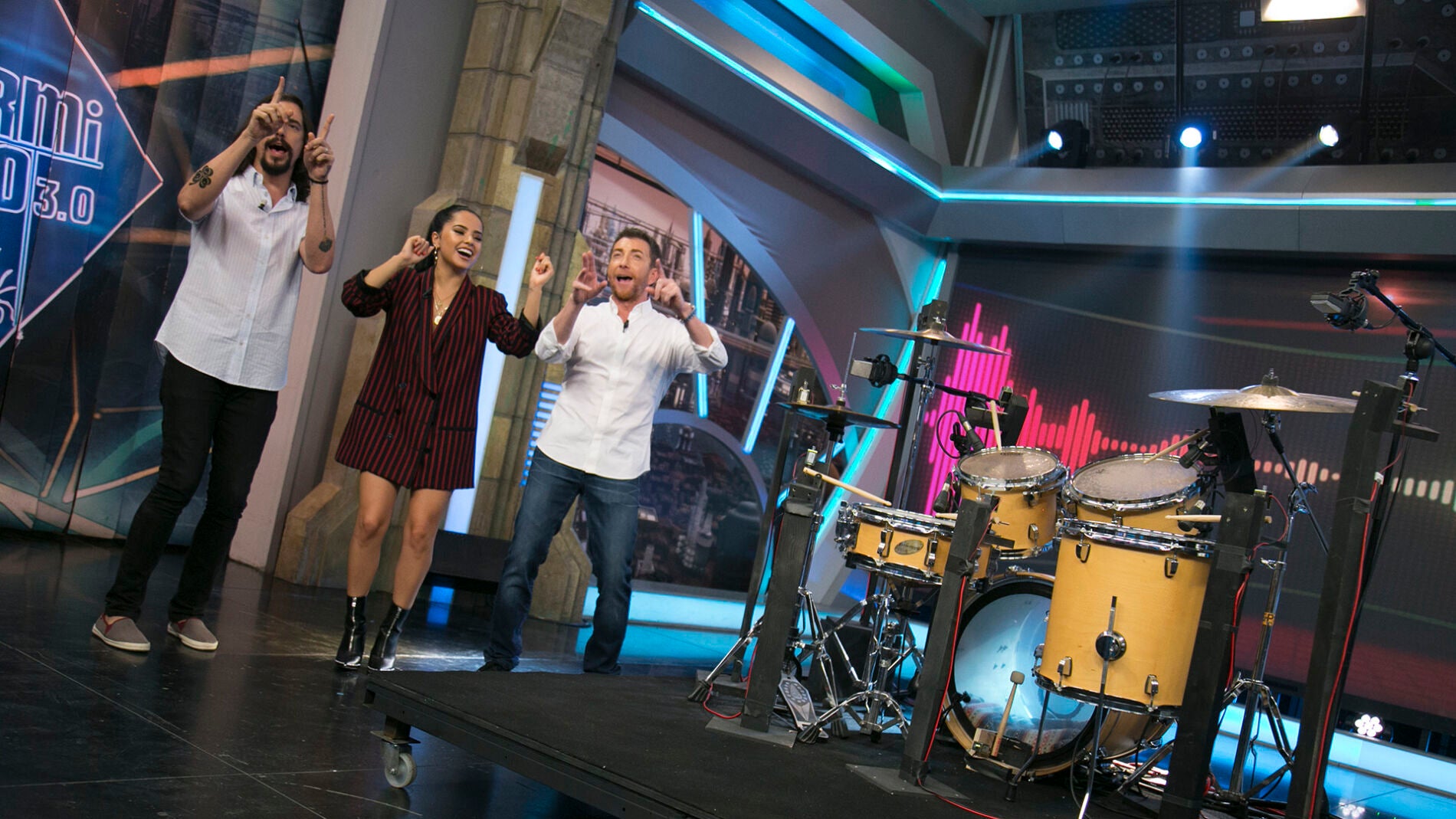 El bater&iacute;a fantasma de 'El Hormiguero 3.0' interpreta 'Mayores' de Becky G