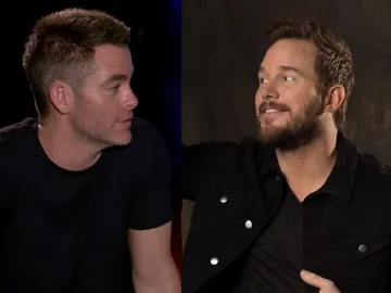 Chris Pine y Chris Pratt dándose amol Chris Pine y Chris Pratt dándose amol