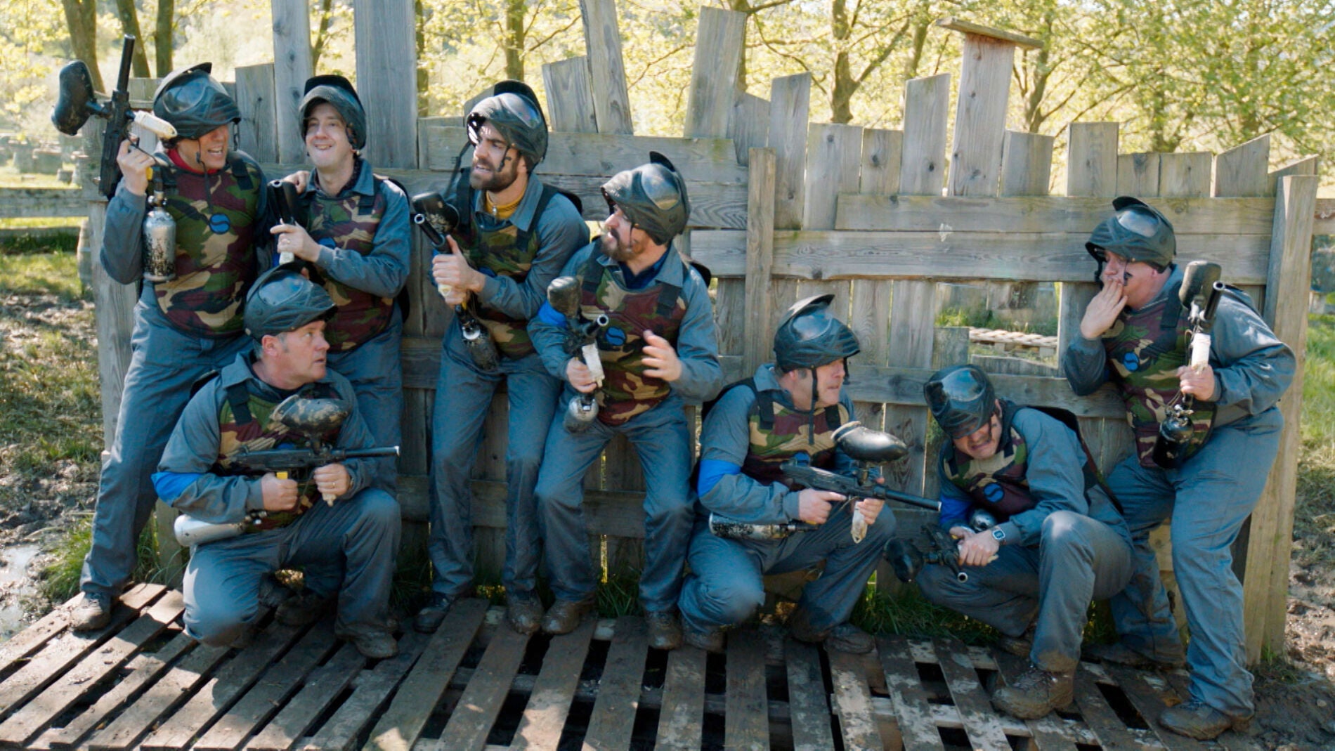 La cuadrilla se reta al paintball, &iexcl;comienza el juego!
