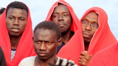 La Policía de Andalucía da a sus agentes una serie de consejos para evitar contagiarse de sarna ante la migrantes