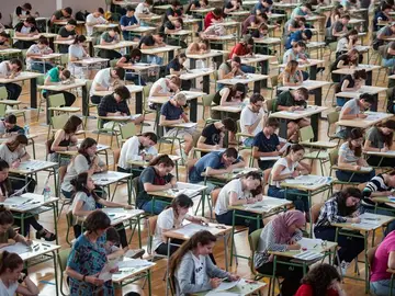 Cientos de estudiantes realizan las pruebas de acceso a la universidad Cientos de estudiantes realizan las pruebas de acceso a la universidad