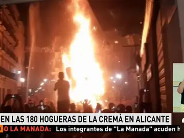 Un total de 180 monumentos arden en la Nit de la Cremà de las Hogueras de San Juan en Alicante Un total de 180 monumentos arden en la Nit de la Cremà de las Hogueras de San Juan en Alicante