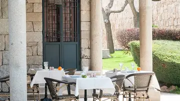 Desayuno con vistas a la muralla Desayuno con vistas a la muralla