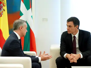 El presidente del Gobierno, Pedro Sánchez, con el lehendakari Íñigo Urkullu El presidente del Gobierno, Pedro Sánchez, con el lehendakari Íñigo Urkullu