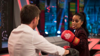 Becky G muestra en 'El Hormiguero 3.0' sus técnicas de boxeo