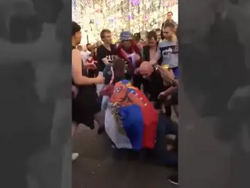 Un mexicano detiene una pelea entre rusos al grito de "¡trankilovsky!" Un mexicano detiene una pelea entre rusos al grito de "¡trankilovsky!"