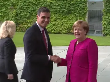Merkel defiende más ayudas a España con la inmigración y Sánchez ofrece solidaridad con los flujos hacia Alemania Merkel defiende más ayudas a España con la inmigración y Sánchez ofrece solidaridad con los flujos hacia Alemania