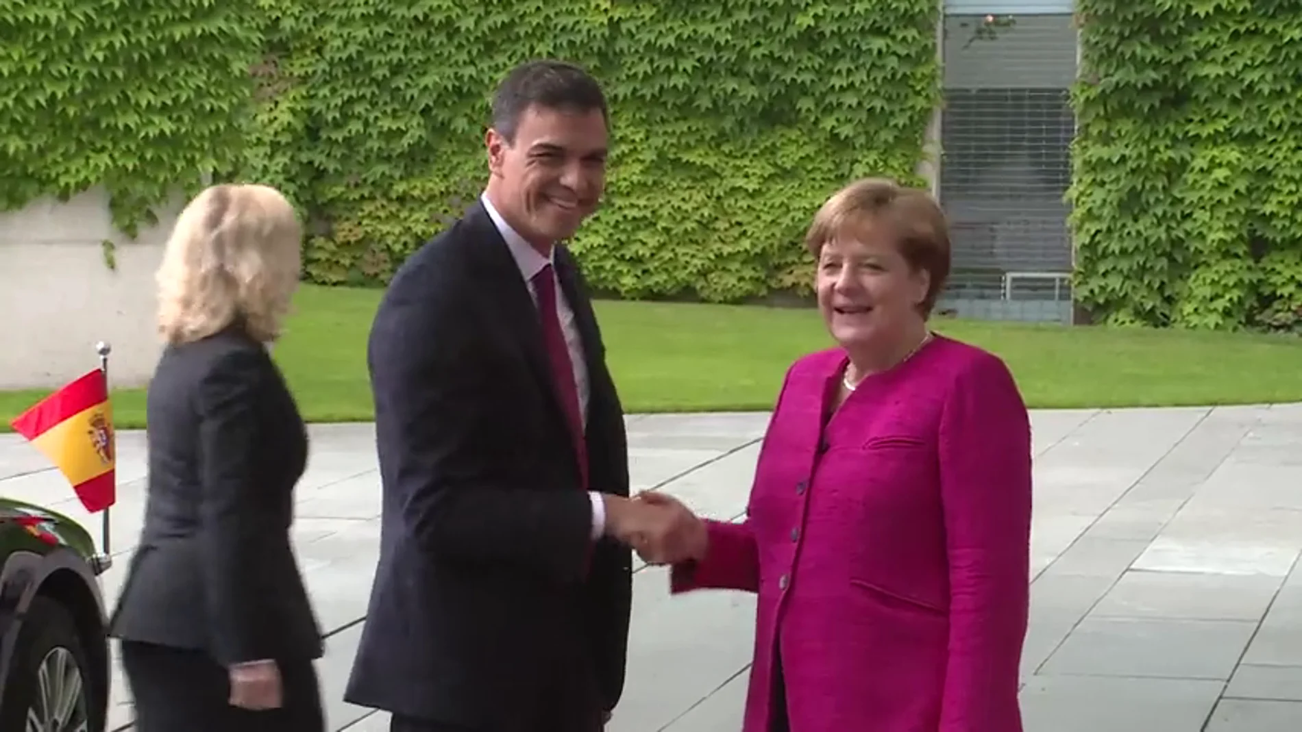 Merkel defiende más ayudas a España con la inmigración y Sánchez ofrece solidaridad con los flujos hacia Alemania Merkel defiende más ayudas a España con la inmigración y Sánchez ofrece solidaridad con los flujos hacia Alemania