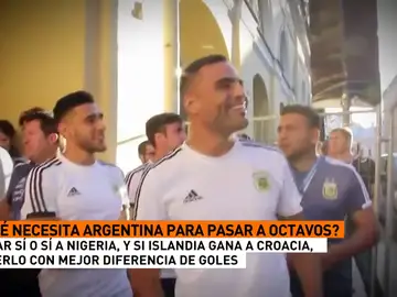 Varios jugadores argentinos salieron a saludar a aficionados antes de la 'final' ante Nigeria Varios jugadores argentinos salieron a saludar a aficionados antes de la 'final' ante Nigeria