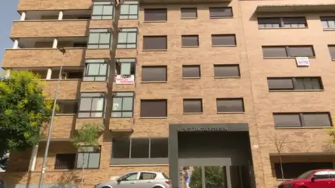 Sábanas colgadas de las ventanas Sábanas colgadas de las ventanas