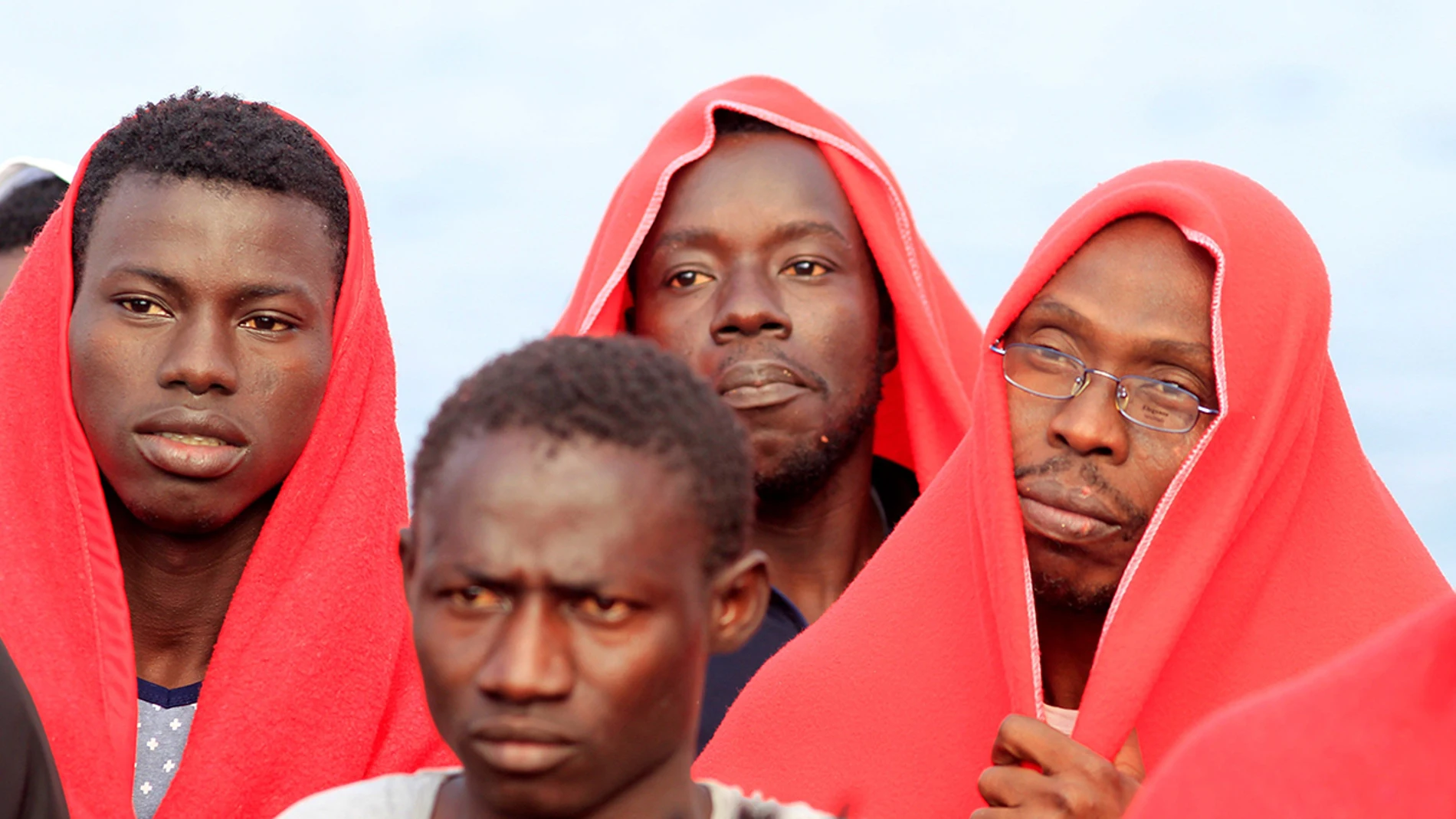Un grupo de migrantes llega al puerto de Tarifa Un grupo de migrantes llega al puerto de Tarifa