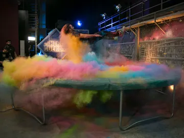 Rubén, el gallego sin miedo, inunda 'El Hormiguero 3.0' de polvos de colores Rubén, el gallego sin miedo, inunda 'El Hormiguero 3.0' de polvos de colores