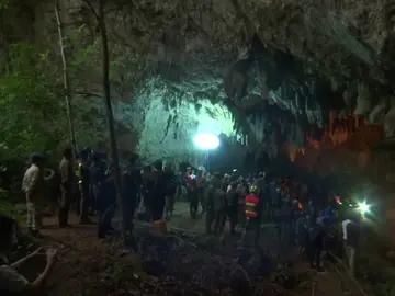 Búsqueda de los niños atrapados en Tailandia Búsqueda de los niños atrapados en Tailandia