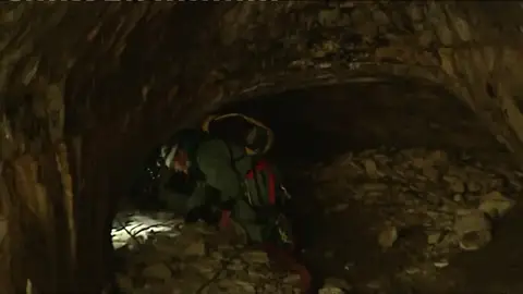Los buzos de la Guardia Civil se muestran optimistas en la búsqueda de los tres Los buzos de la Guardia Civil se muestran optimistas en la búsqueda de los tres