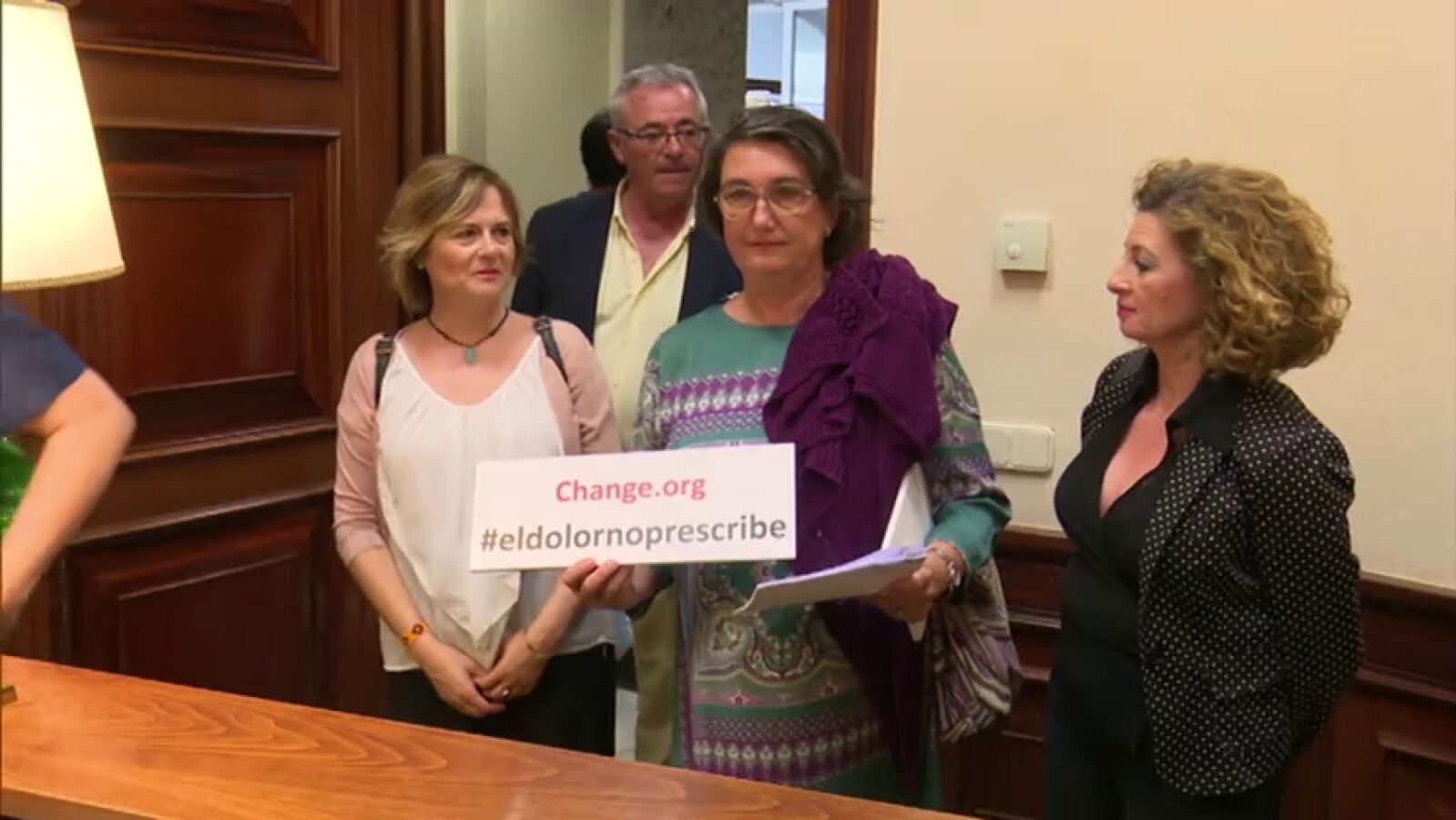 Entregan firmas en el Congreso para pedir que los delitos sexuales no prescriban 