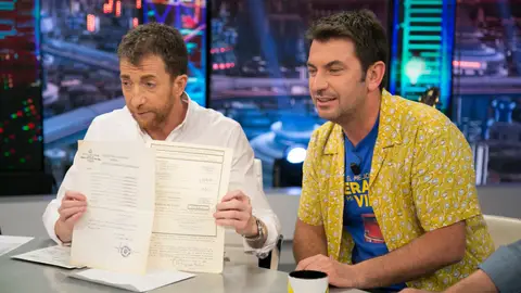 'El Hormiguero 3.0' enseña las notas académicas del colegio de Arturo Valls: "No está mal, pero podrías haberlo hecho mejor" 'El Hormiguero 3.0' enseña las notas académicas del colegio de Arturo Valls: "No está mal, pero podrías haberlo hecho mejor"