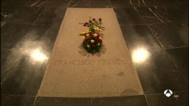 Sánchez prevé que la exhumación de los restos de Franco se produzca en julio
