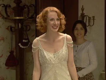 La belleza de Irene inunda Puente Viejo momentos antes de la boda La belleza de Irene inunda Puente Viejo momentos antes de la boda