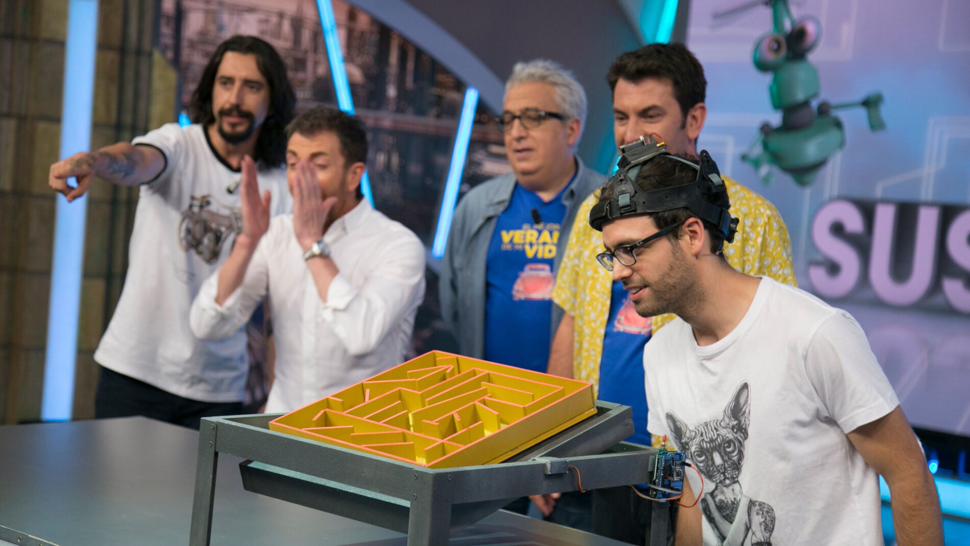 Arturo Valls prueba suerte en el laberinto rob&oacute;tico de bolas de 'El Hormiguero 3.0'