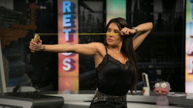 Pilar Rubio demuestra en 'El Hormiguero 3.0' que es una experta en la precisión con tirachinas