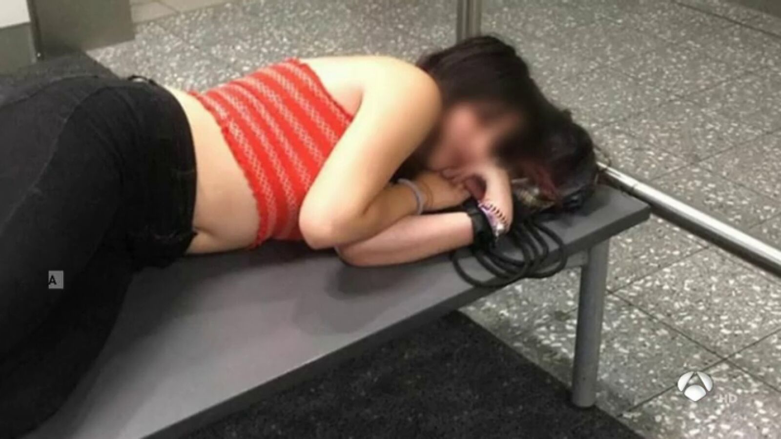 Medio centenar de niños de un colegio de Madrid, atrapados en el aeropuerto de Bristol 