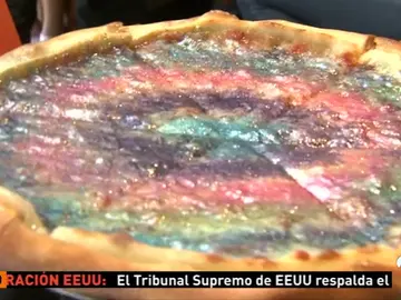 Pizza con purpurina: el plato estrella de un restaurante de Santa Mónica (EEUU) Pizza con purpurina: el plato estrella de un restaurante de Santa Mónica (EEUU)