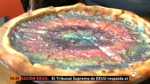 Pizza con purpurina: el plato estrella de un restaurante de Santa Mónica (EEUU) Pizza con purpurina: el plato estrella de un restaurante de Santa Mónica (EEUU)