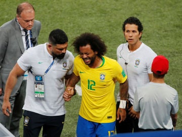 Marcelo se retira lesionado en el partido de Brasil