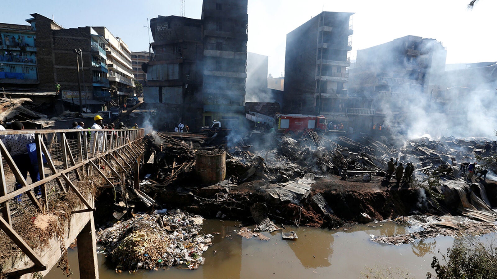 Al menos 15 muertos y 70 heridos al incendiarse un mercado de Nairobi