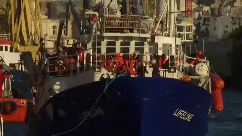 Barco de ONG Lifeline está inmovilizado en Malta y su capitán fue interrogado Barco de ONG Lifeline está inmovilizado en Malta y su capitán fue interrogado