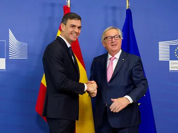 Pedro Sánchez con Jean Claude Juncker Pedro Sánchez con Jean Claude Juncker