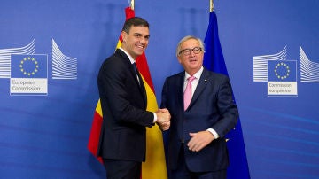 Pedro Sánchez con Jean Claude Juncker