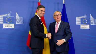 Juncker le dice a Sánchez que entiende la urgencia situación migratoria pero avisa de que los recursos disponibles son 
