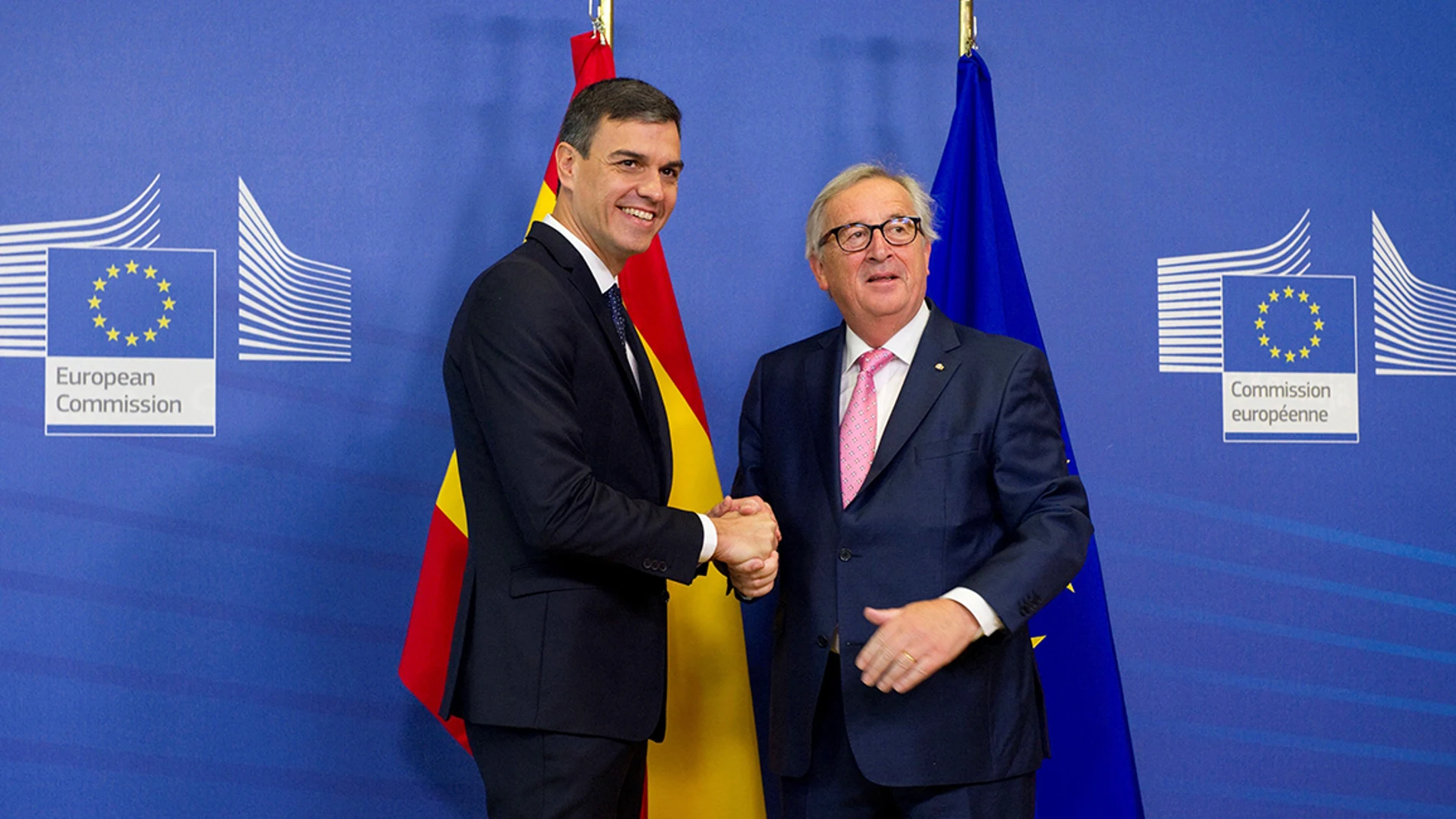 Pedro Sánchez con Jean Claude Juncker Pedro Sánchez con Jean Claude Juncker
