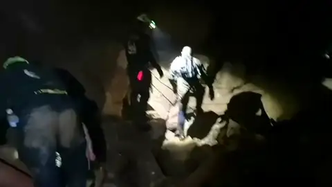 El titánico esfuerzo de los rescatadores en Tailandia El titánico esfuerzo de los rescatadores en Tailandia