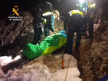 Rescatan a una montañera en una complicada intervención en Picos de Europa Rescatan a una montañera en una complicada intervención en Picos de Europa