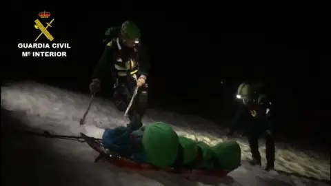 Rescatan a una montañera en una complicada intervención en Picos de Europa Rescatan a una montañera en una complicada intervención en Picos de Europa