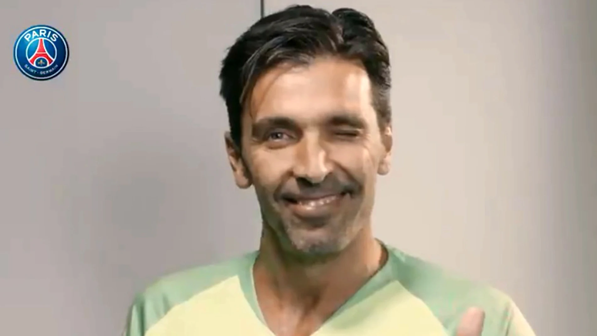 Buffon, con la camiseta del PSG Buffon, con la camiseta del PSG