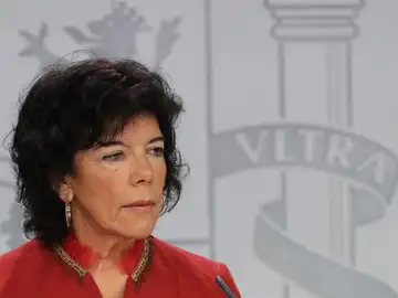 Isabel Celaá durante la rueda de prensa tras el Consejo de Ministros Isabel Celaá durante la rueda de prensa tras el Consejo de Ministros