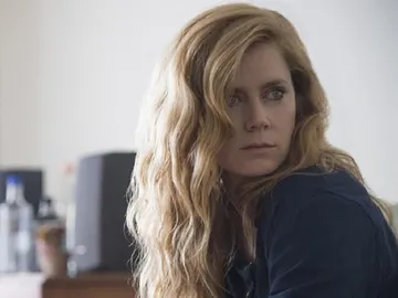 Fotograma de Amy Adams en 'Heridas abiertas' Fotograma de Amy Adams en 'Heridas abiertas'