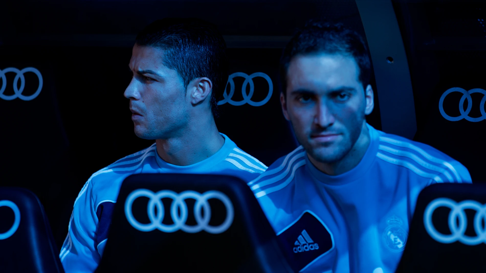 Cristiano Ronaldo e Higuaín, en el banquillo del Real Madrid Cristiano Ronaldo e Higuaín, en el banquillo del Real Madrid