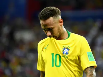 Neymar se lamenta Neymar se lamenta