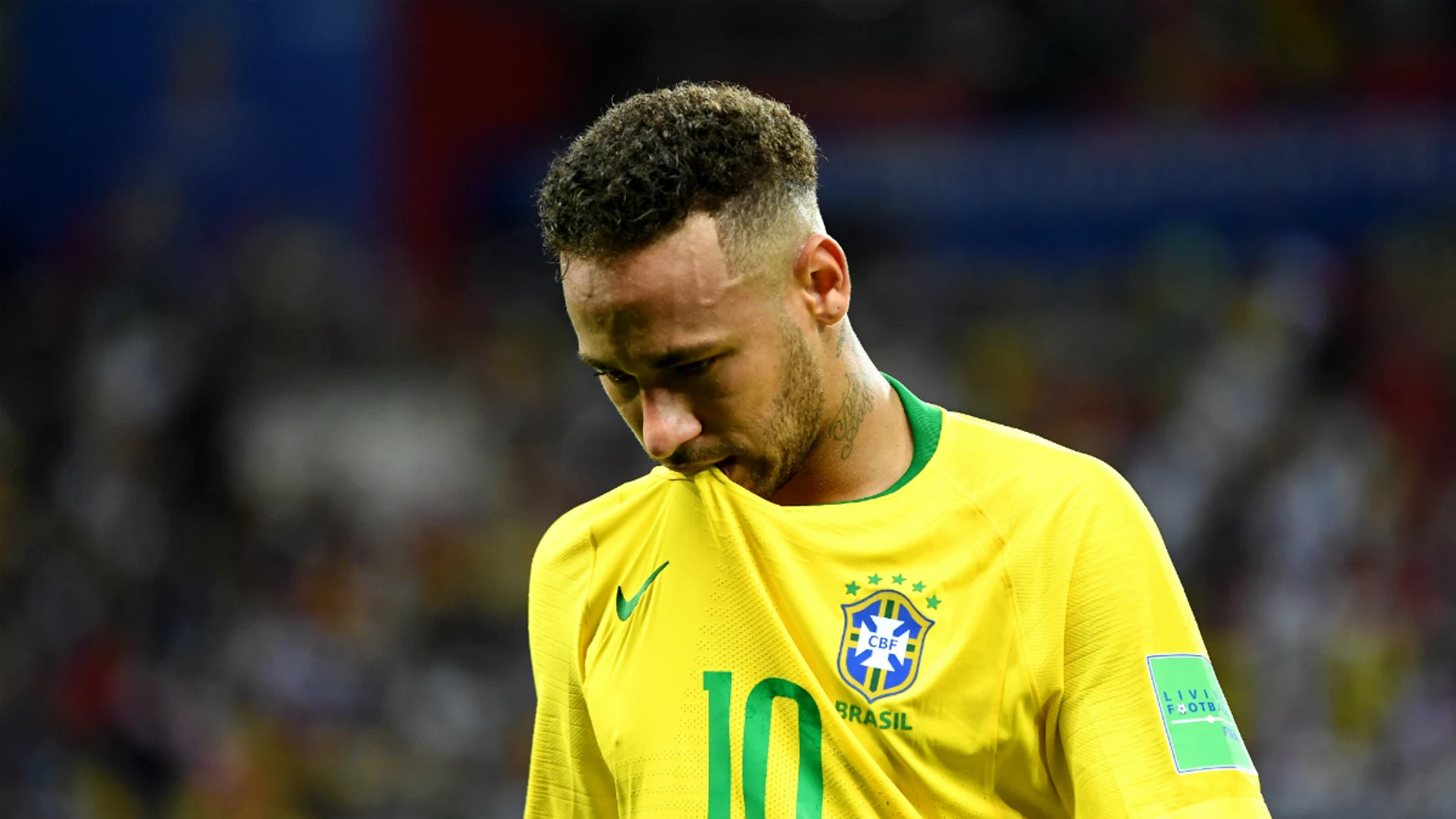Neymar se lamenta Neymar se lamenta