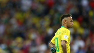 Neymar, con cara de circunstancias