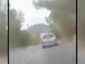 Denunciado un conductor que circulaba sin seguro, sin ITV y con un ocupante con medio cuerpo fuera Denunciado un conductor que circulaba sin seguro, sin ITV y con un ocupante con medio cuerpo fuera