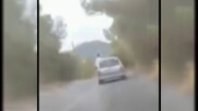 Denunciado un conductor que circulaba sin seguro, sin ITV y con un ocupante con medio cuerpo fuera