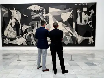 Foto de archivo del Rey Felipe con Obama en su visita al Museo Reina Sofía Foto de archivo del Rey Felipe con Obama en su visita al Museo Reina Sofía