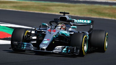 Hamilton manda en los Libres 3 de Inglaterra con Fernando Alonso 13º y Carlos Sainz 15º